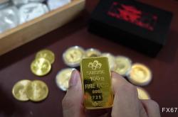 金价暴涨暴跌背后：中美关税迷雾与机构乱战，通胀数据成关键